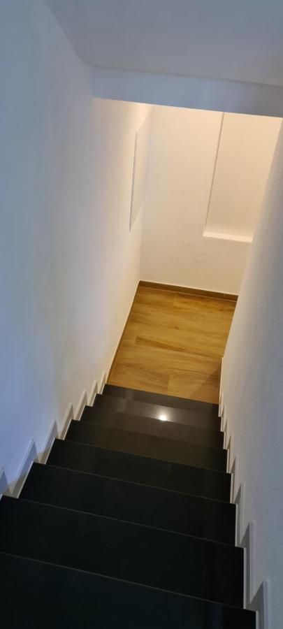 The Modern Cave Lodge Estugarda Exterior foto